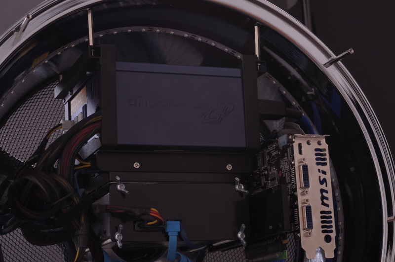 Компьютер в литом автомобильном диске Компьютер в литом автомобильном диске