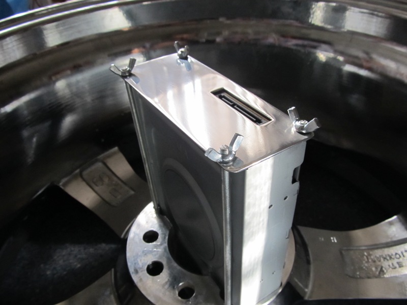 Компьютер в литом автомобильном диске Компьютер в литом автомобильном диске