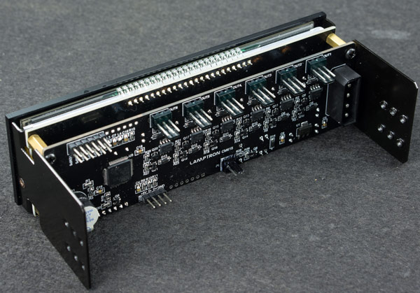 Контроллер вентиляторов Lamptron CM615 поддерживает шесть каналов по 30 Вт
