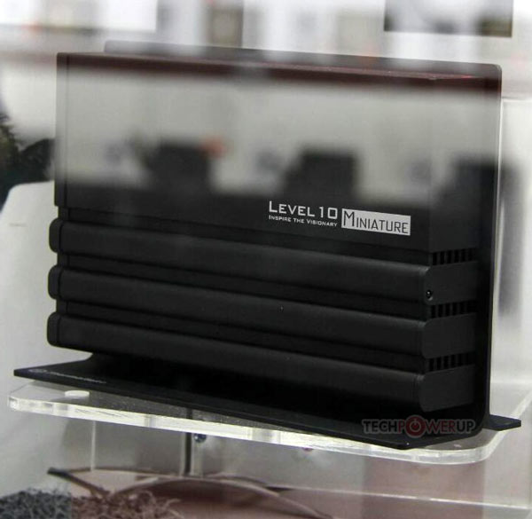 Корпус для внешнего накопителя Thermaltake Level 10 Miniature похож на корпус для ПК Thermaltake Level 10