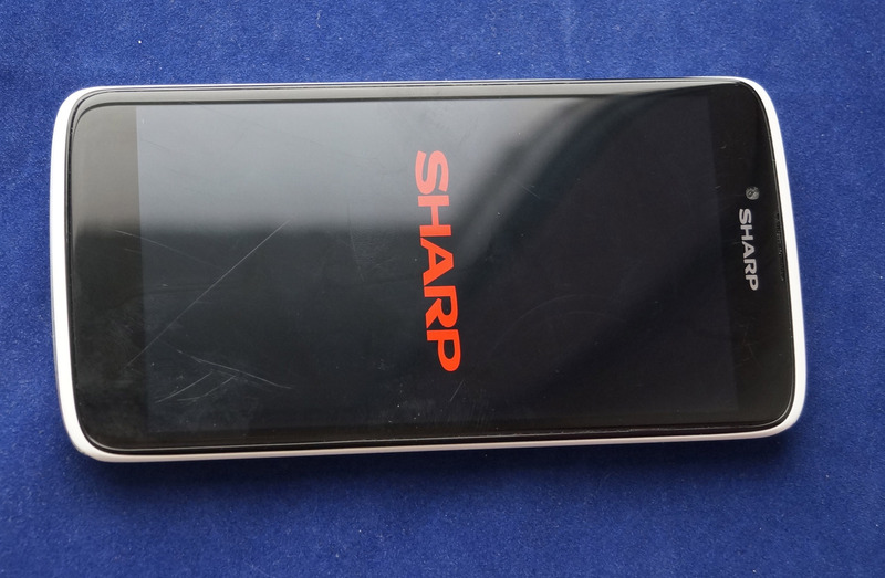 Красивый и приятный. Обзор смартфона Sharp SH837W