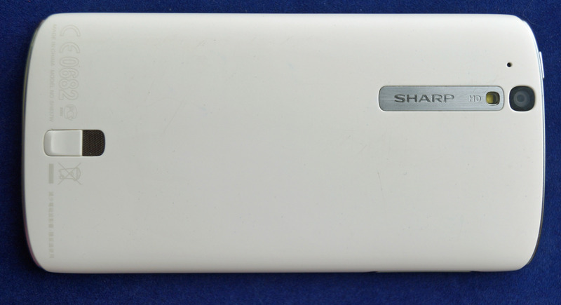 Красивый и приятный. Обзор смартфона Sharp SH837W