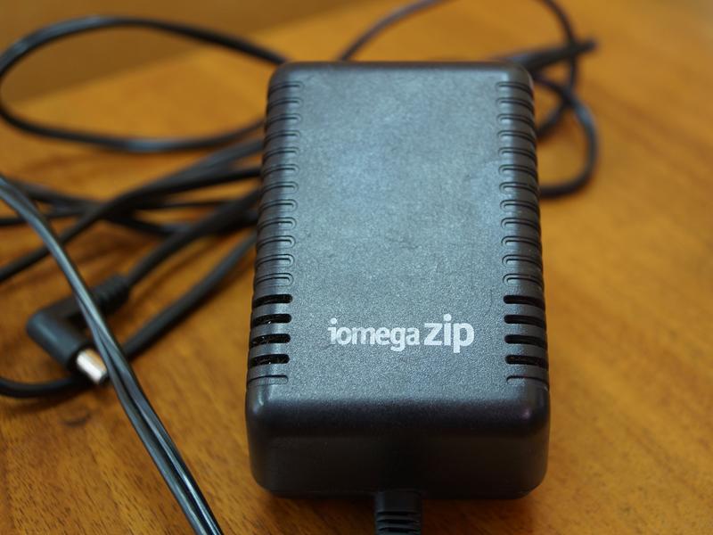 Краткий фотообзор Iomega ZIP 100