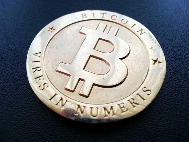 Курс Bitcoin превысил 300 долларов США (+опрос)