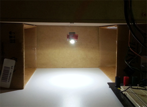 Левитация светящейся лампочки Левитация светящейся лампочки