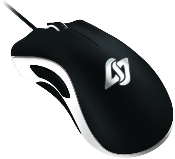 Цена мыши Counter Logic Gaming Razer DeathAdder равна 80 долларам 