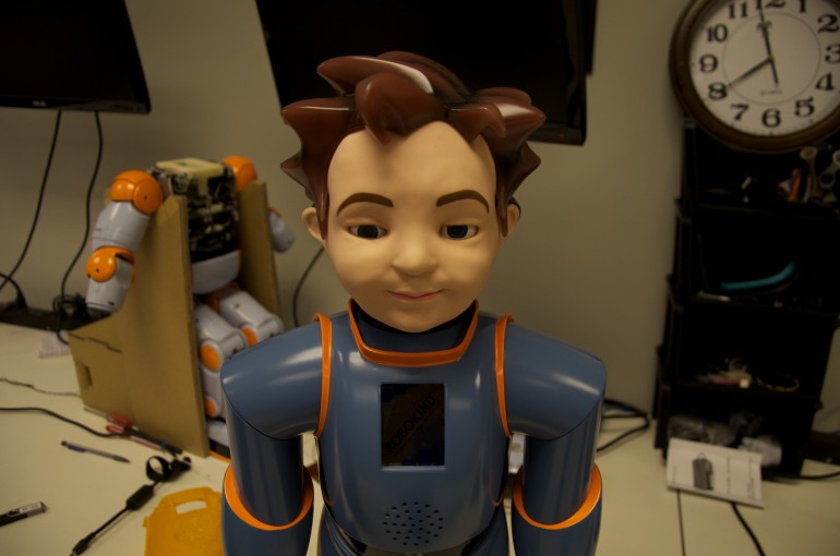 На Кикстартере собирают средства на робота Robokind Zeno R25, который способен распознавать и имитировать эмоции image