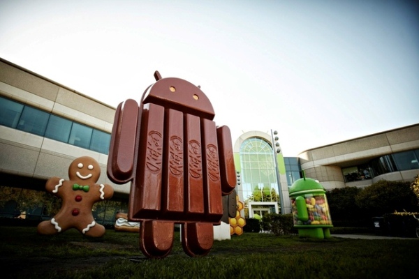 На мероприятии, посвящённом новой версии мобильной ОС Google под название Android 4.4 Kit Kat, был замечен смартфон Nexus 5 Android 4.4 Kit Kat
