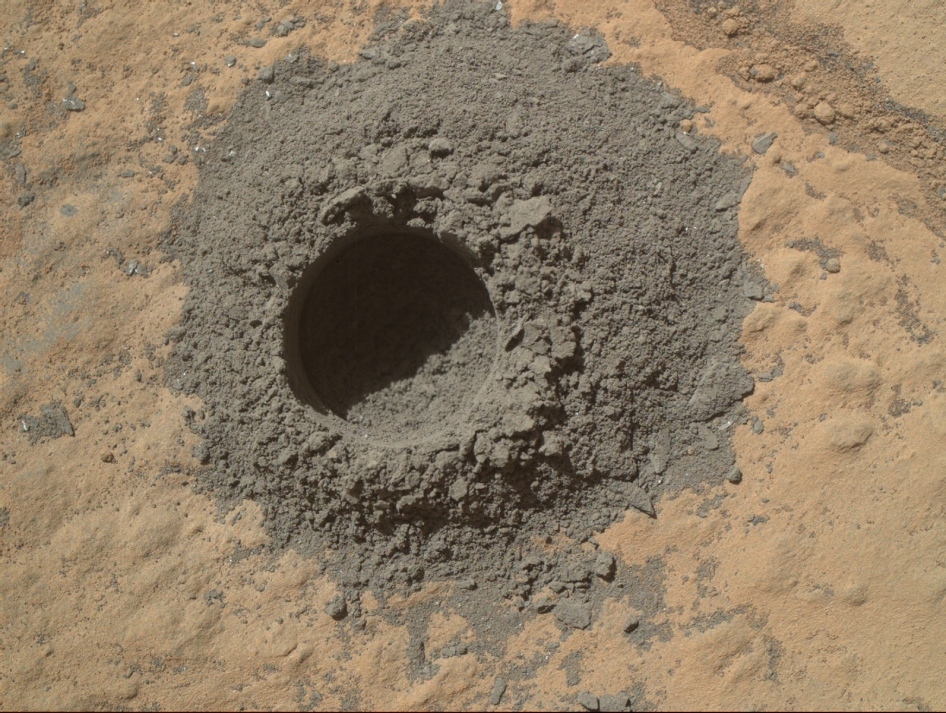 На пути к горе Шарп Curiosity пробурил песчаник и «пострелял» лазером