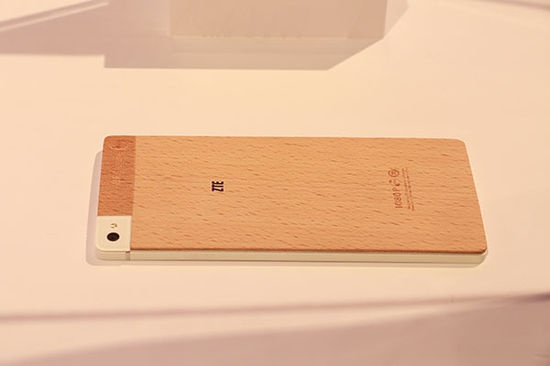 На выставке CES 2014 был замечен концепт модульного смартфона ZTE Eco Mobius ZTE Eco-Mobius