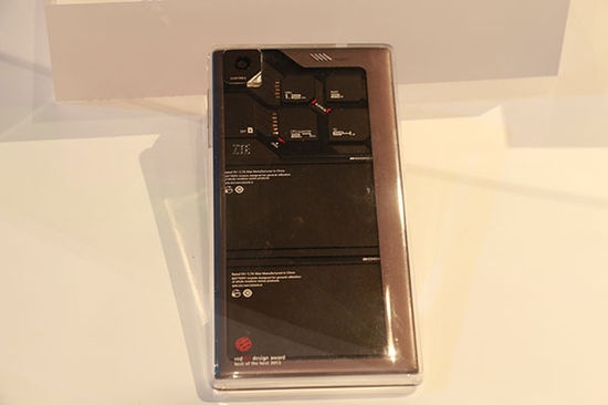 На выставке CES 2014 был замечен концепт модульного смартфона ZTE Eco Mobius ZTE Eco-Mobius