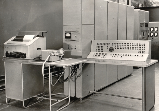 Недвоичная логика Недвоичная логика