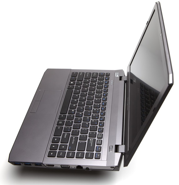 Ноутбук Eurocom M4 оснащён дисплеем диагональю 13,3 дюйма разрешением 3200 x 1800 пикселей (QHD+)