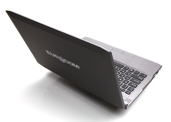 Ноутбук Eurocom M4 оснащён дисплеем диагональю 13,3 дюйма разрешением 3200 x 1800 пикселей (QHD+)