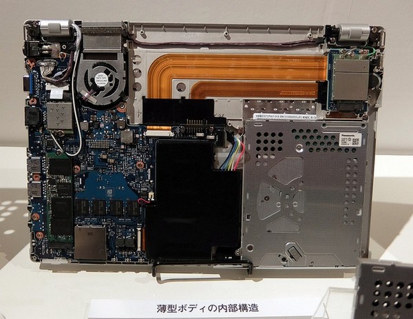 Ноутбук трансформер Panasonic CF MX3 с дисплеем диагональю 12,5 дюйма может похвастаться оптическим приводом, поддержкой перьевого ввода и отличной автономностью Panasonic CF-MX3