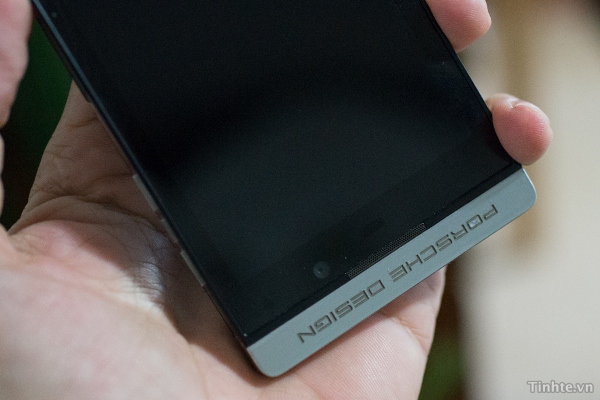 Blackberry Porsche Design P9982