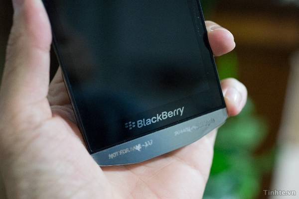 Blackberry Porsche Design P9982