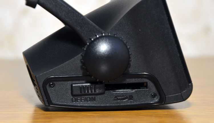 Обзор Akenori DriveCam 1080 PRO: когда регистратор предупредит о «Стрелке»