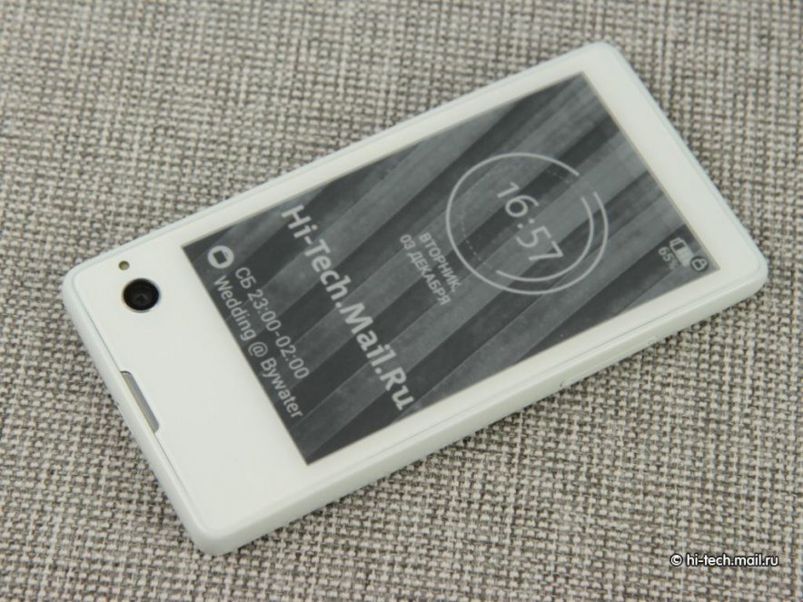 Обзор YotaPhone: первый в мире смартфон с двумя экранами