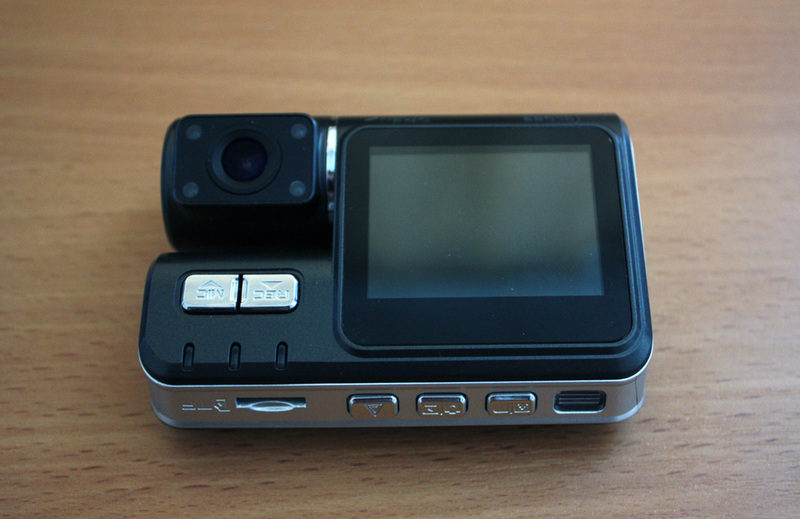 Обзор широкоугольного HD видео регистратора с дополнительной внешней камерой и цветным LCD дисплеем
