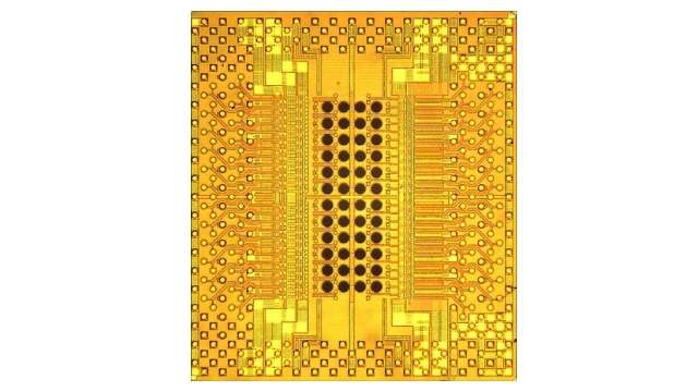 Оптический процессор IBM Holey Optochip может скачивать 5 фильмов в секунду IBM Holey Optochip