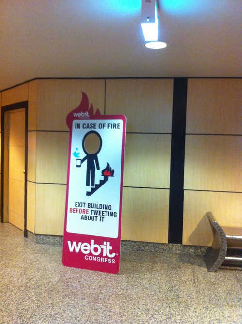 Отчет об участии в Webit Congress 2012 При пожаре вначале покиньте здание, а потом твитте о нем