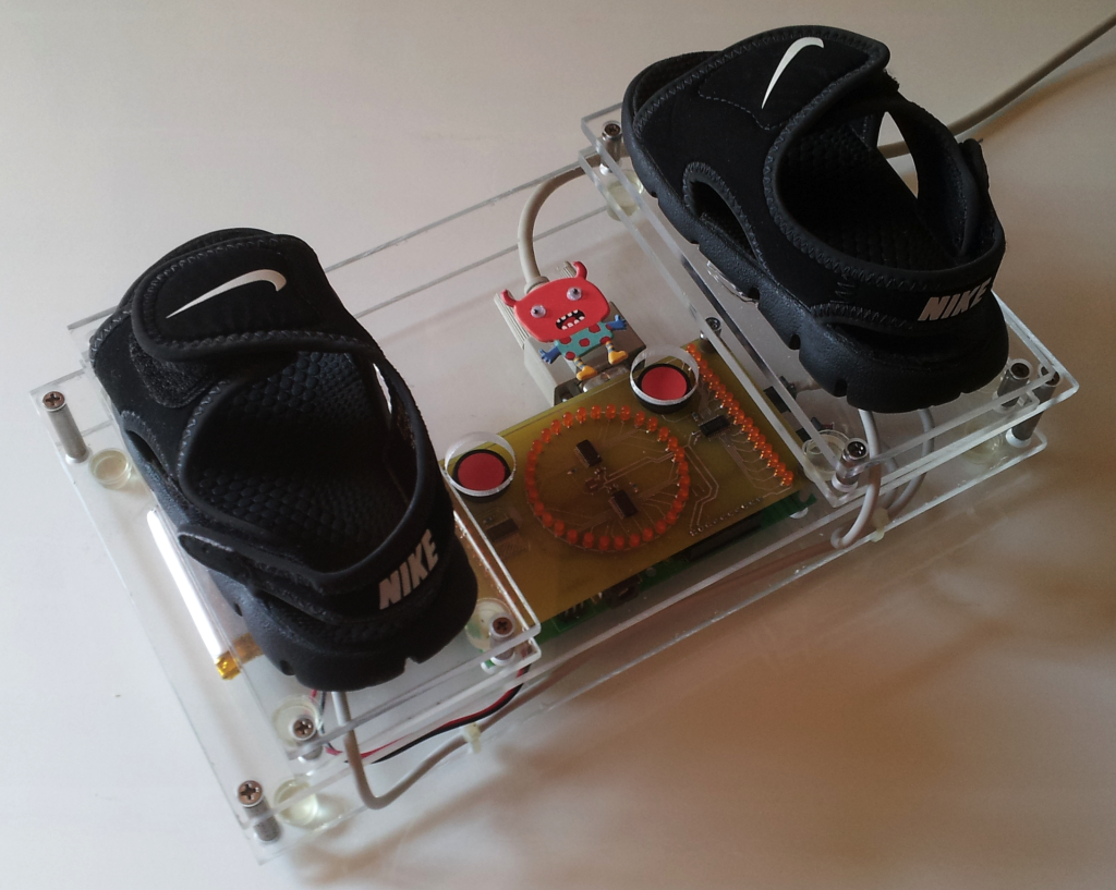 Отец переделал взрослое автоматическое инвалидное кресло для своего ребёнка Отец переделал взрослое автоматическое инвалидное кресло для своего ребёнка