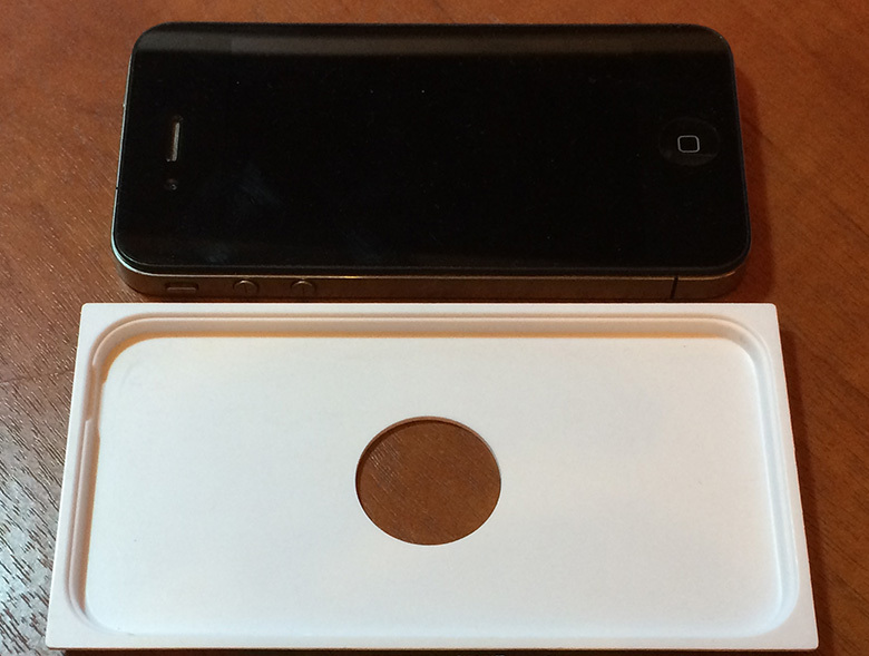 Панель управления умным домом. iPhone в стене