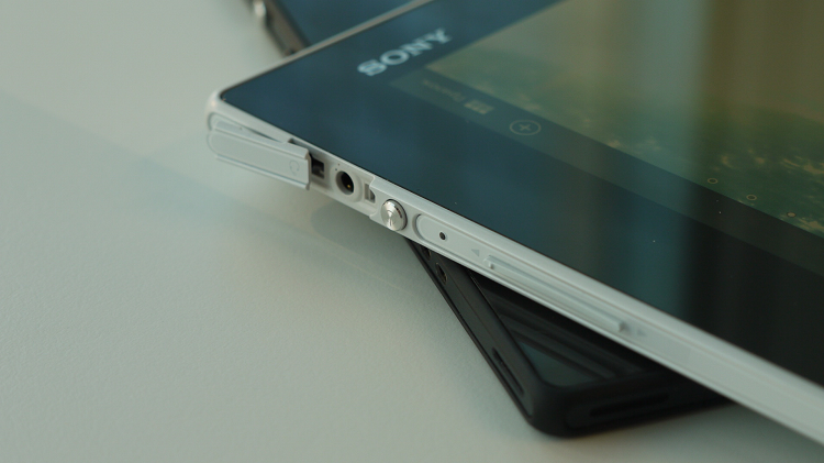 Первый взгляд и видео планшета Sony Xperia Tablet Z