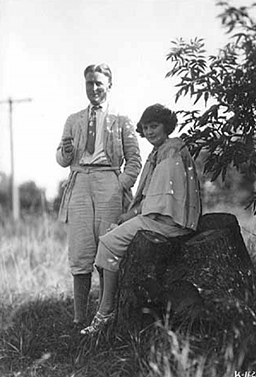 Скотт Фицджеральд с женой Зельдой