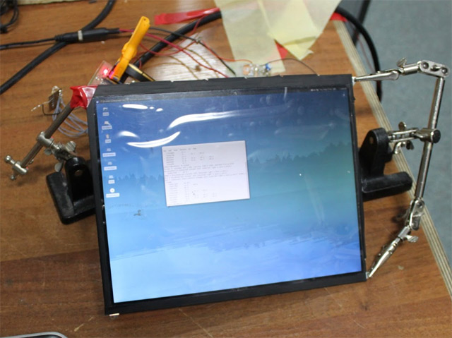 Подключение ЖК панели от iPad к персональному компьютеру Подключение ЖК панели от iPad к персональному компьютеру