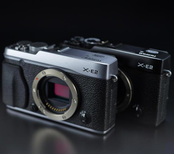 Рекомендованная розничная цена камеры со сменным объективом Fujifilm X-E2 равна 55 999 рублям