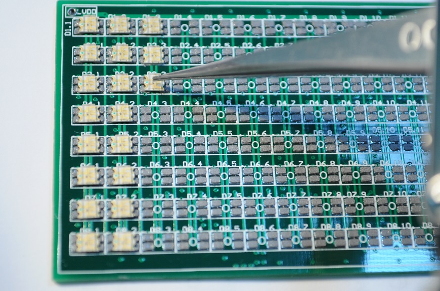 Производство светодиодного дисплея пилотной партии LaMetric