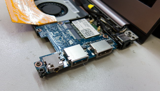 Разбираем до основания ультрабук Lenovo IdeaPad U300s image