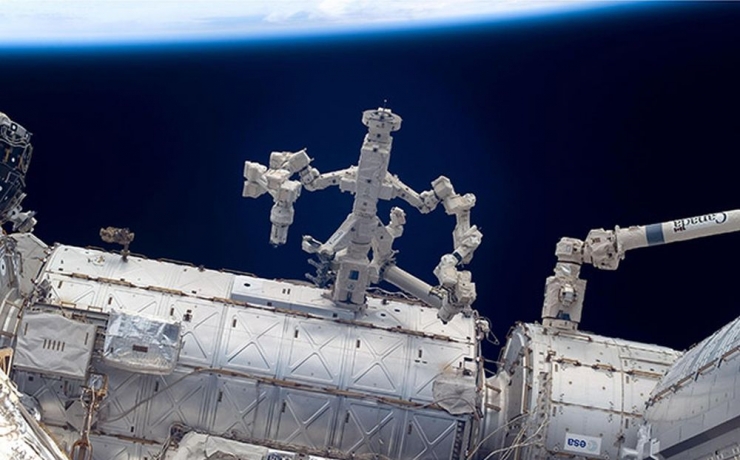 Робот Canadarm2 на МКС «прооперировал» сам себя Робот Canadarm2 на МКС «прооперировал» сам себя