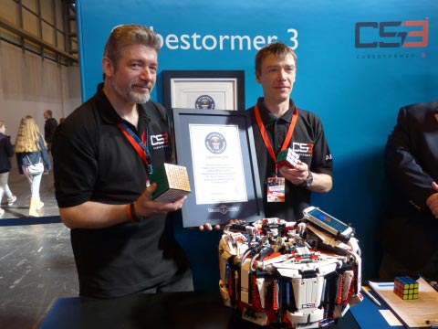 Робот Cubestormer 3