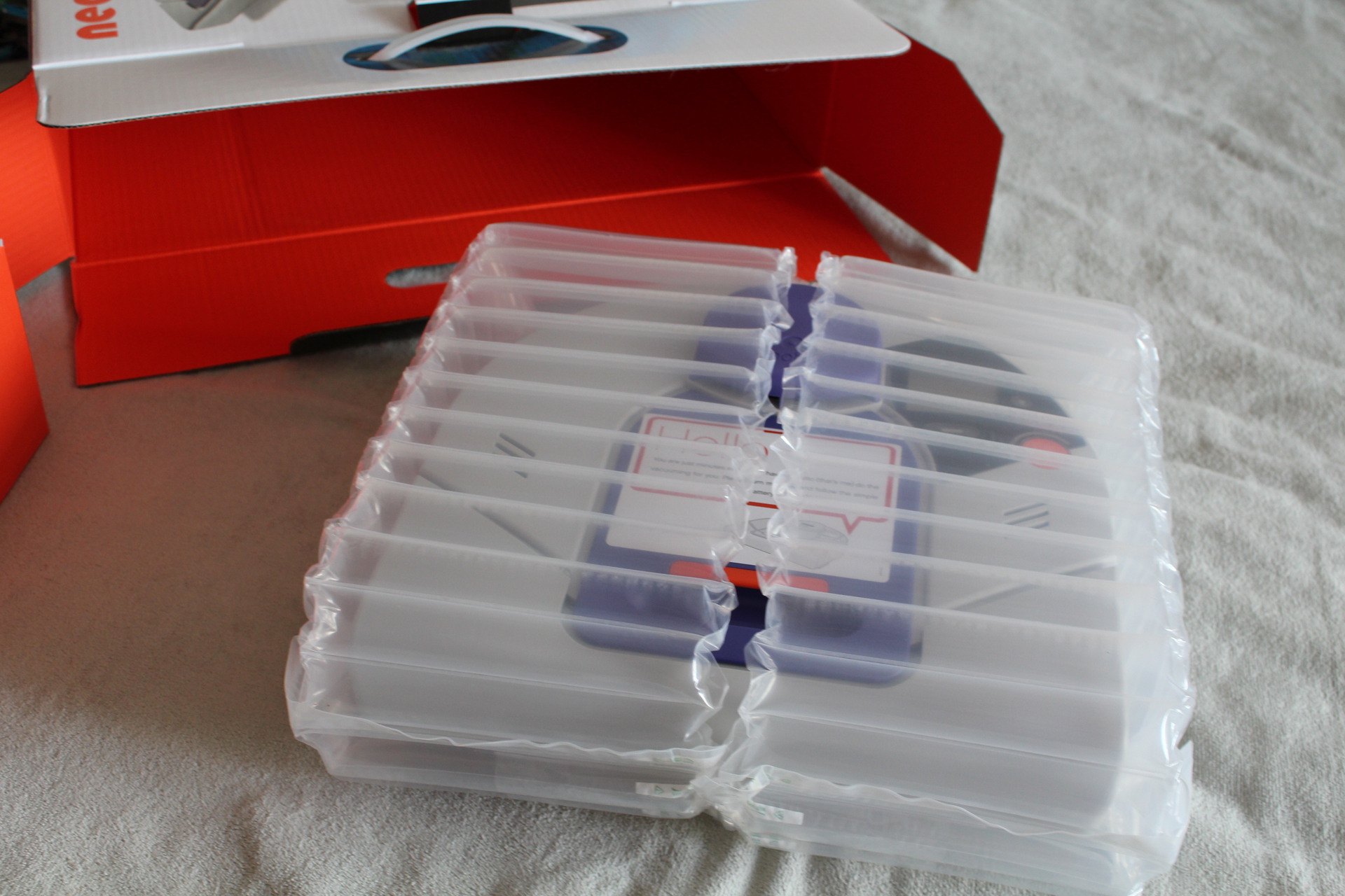 Робот пылесос Neato XV 21: домашний помощник или дорогая безделушка? Робот пылесос Neato XV 21: домашний помощник или дорогая безделушка?