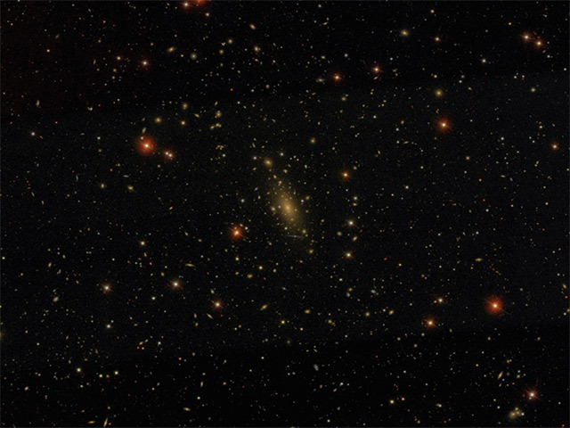 Самая большая чёрная дыра в известной Вселенной Самая большая чёрная дыра в известной Вселенной