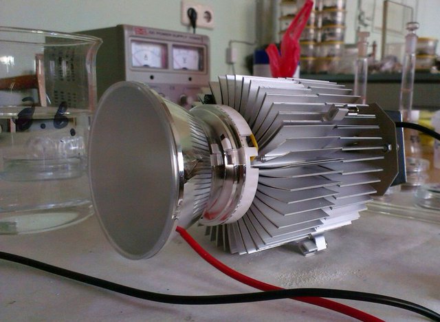 Самодельный светодиодный осветитель для фото и видеосъемки Общий вид