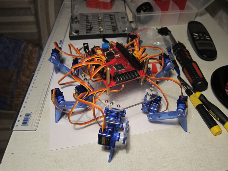 Собираем и заставляем бегать бюджетного гексапода Собираем и заставляем бегать бюджетного гексапода