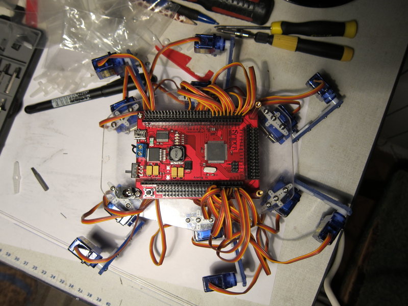 Собираем и заставляем бегать бюджетного гексапода Собираем и заставляем бегать бюджетного гексапода