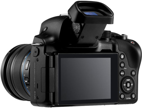 Стала известна цена и срока начала поставок камеры Samsung NX30