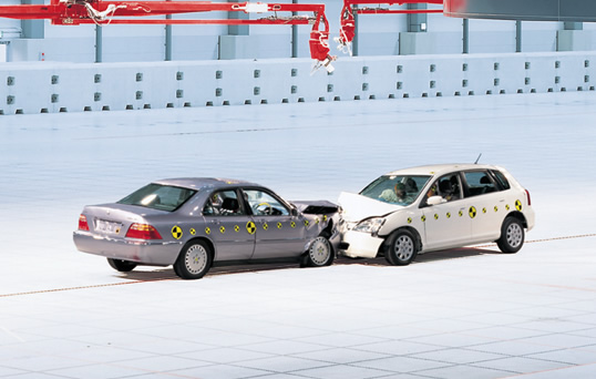 Столкновение со стенкой на скорости 100 км/ч, неприятный сюрприз Столкновение со стенкой на скорости 100 км/ч, неприятный сюрприз