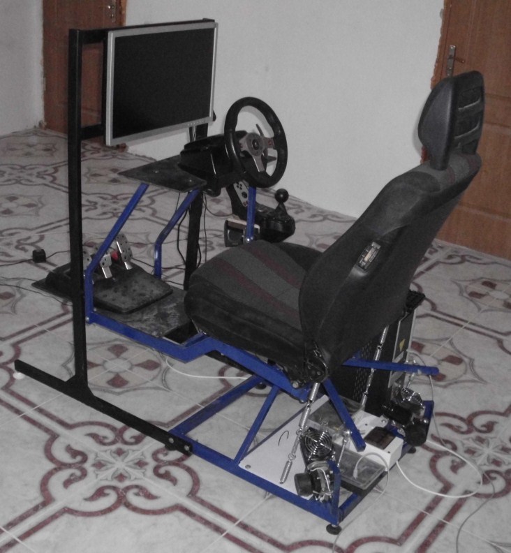 Строим motion simulator из палок и синей изоленты