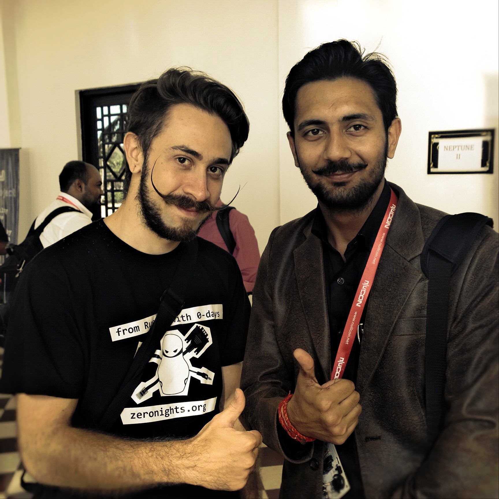 Священная корова, карма и усы: как и почему индусы неравнодушны к ИБ Священная корова, карма и усы: как и почему индусы неравнодушны к ИБ