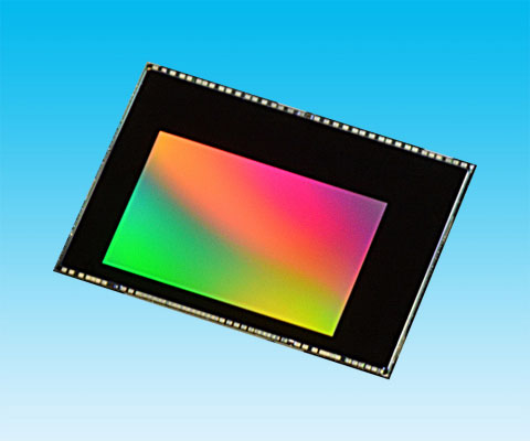 Датчик изображения Toshiba T4K82 типа CMOS с обратной засветкой имеет разрешение 13 Мп