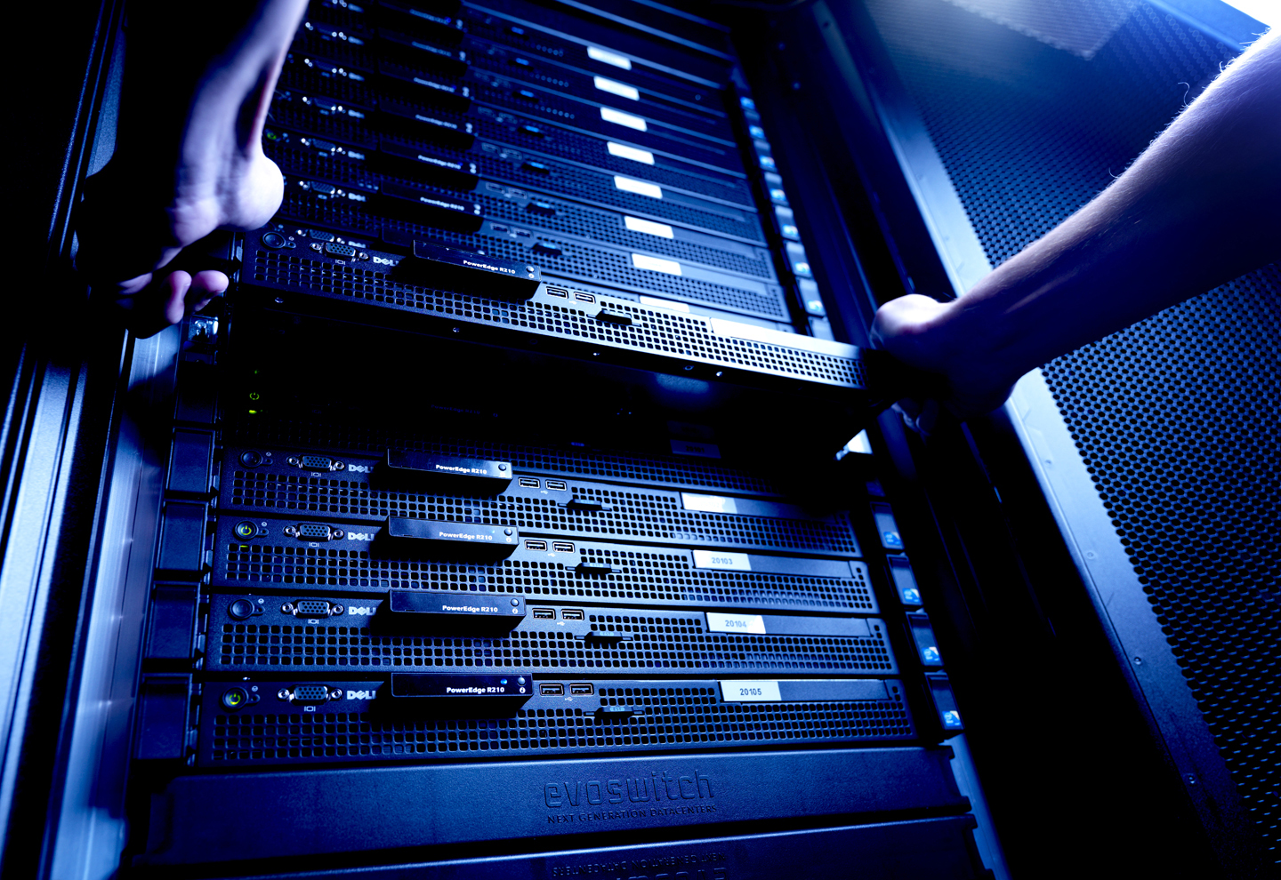 Тестирование 10 Гбит / с серверов в Нидерландах, теперь серверы доступны и в US! От $2999 / месяц! image