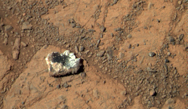 Ученые смогли объяснить, откуда взялся марсианский «блуждающий камень»