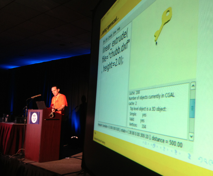 Умелец открывает наручники усиленной безопасности ключами из 3D принтера Умелец открывает наручники усиленной безопасности ключами из 3D принтера