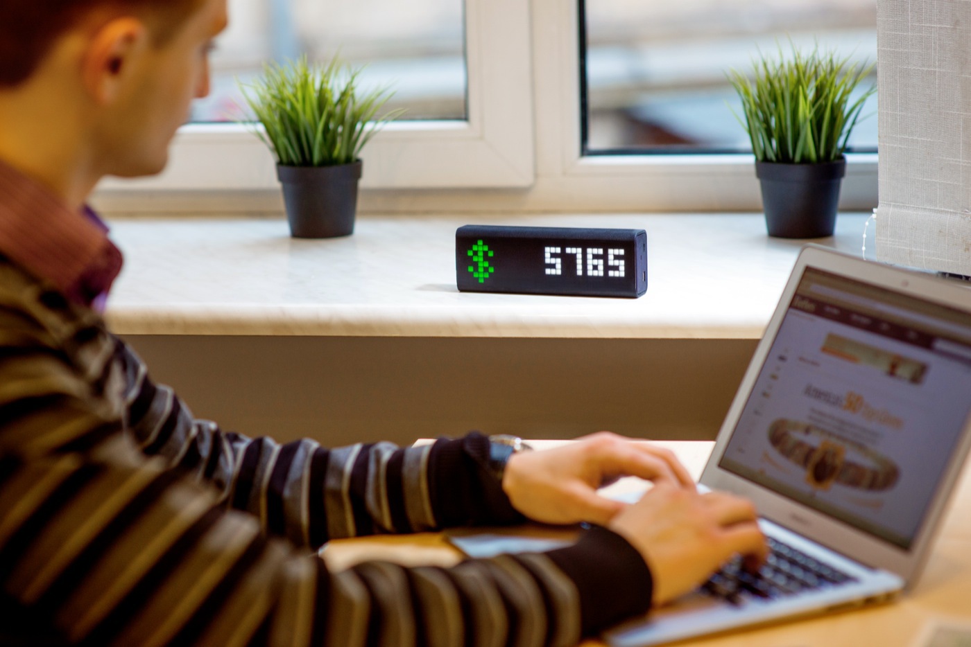 Умный светодиодный дисплей LaMetric вышел на Kickstarter Умный светодиодный дисплей LaMetric вышел на Kickstarter